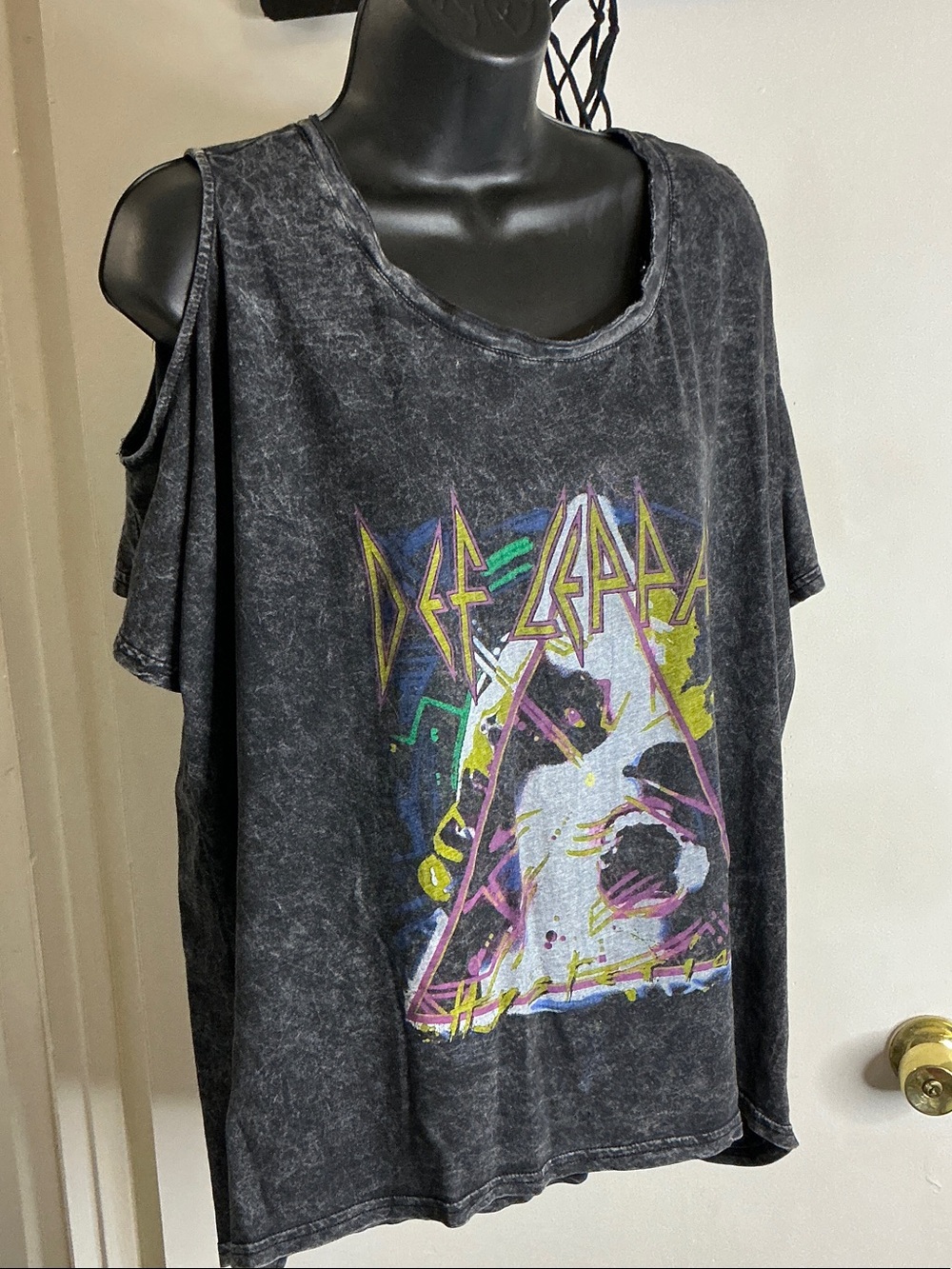 Rock & Republic Black Acid-Wash Graphic Tank with DEF LEPPARD Print Size  XL